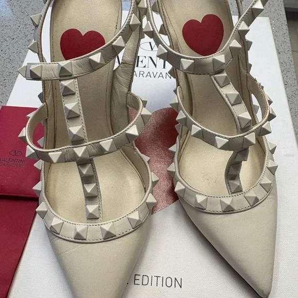 Valentino Garavani Rockstud Ivory Studded Heels Special Edition - Picture 7 of 9